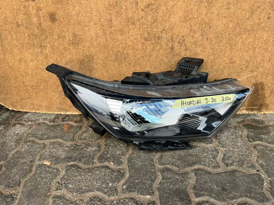 2024 Hyundai i20 Grand Headlight - Private Seller 2024 Hyundai i20 Grand Headlight - Private Seller