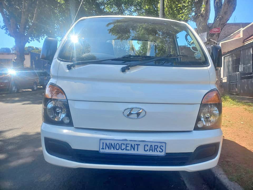 2015 HYUNDAI H100 BAKKIE 2.6 DIESEL, MANUAL, WHITE COLOR, MILEAGE 132000KMS 2015 HYUNDAI H100 BAKKIE 2.6 DIESEL, MANUAL, WHITE COLOR, MILEAGE 132000KMS