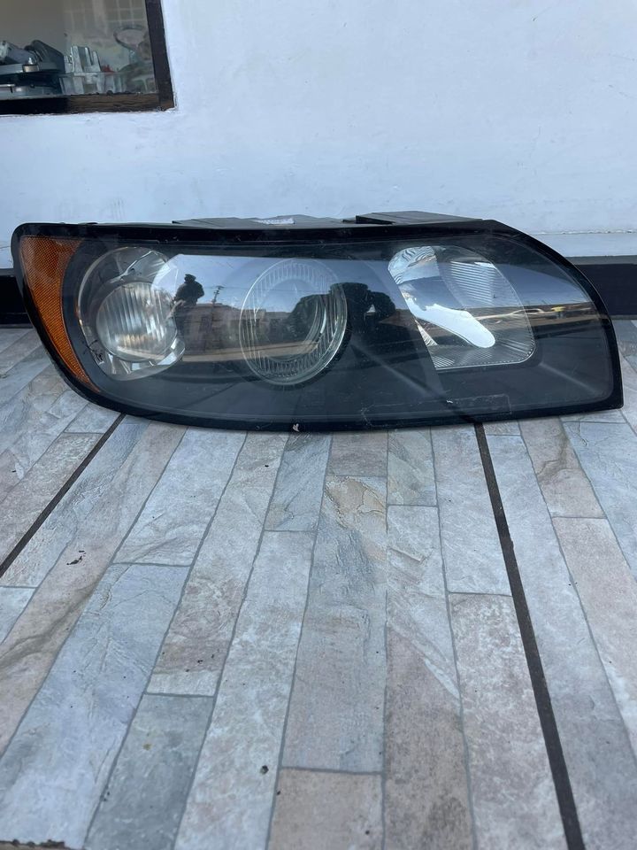 VOLVO V50 S40 headlight 2004 2007 - Private Seller