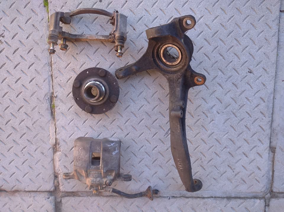 Honda Ballade EG Right side Knuckle for sale (Message me your WhatsApp number) - Private Seller