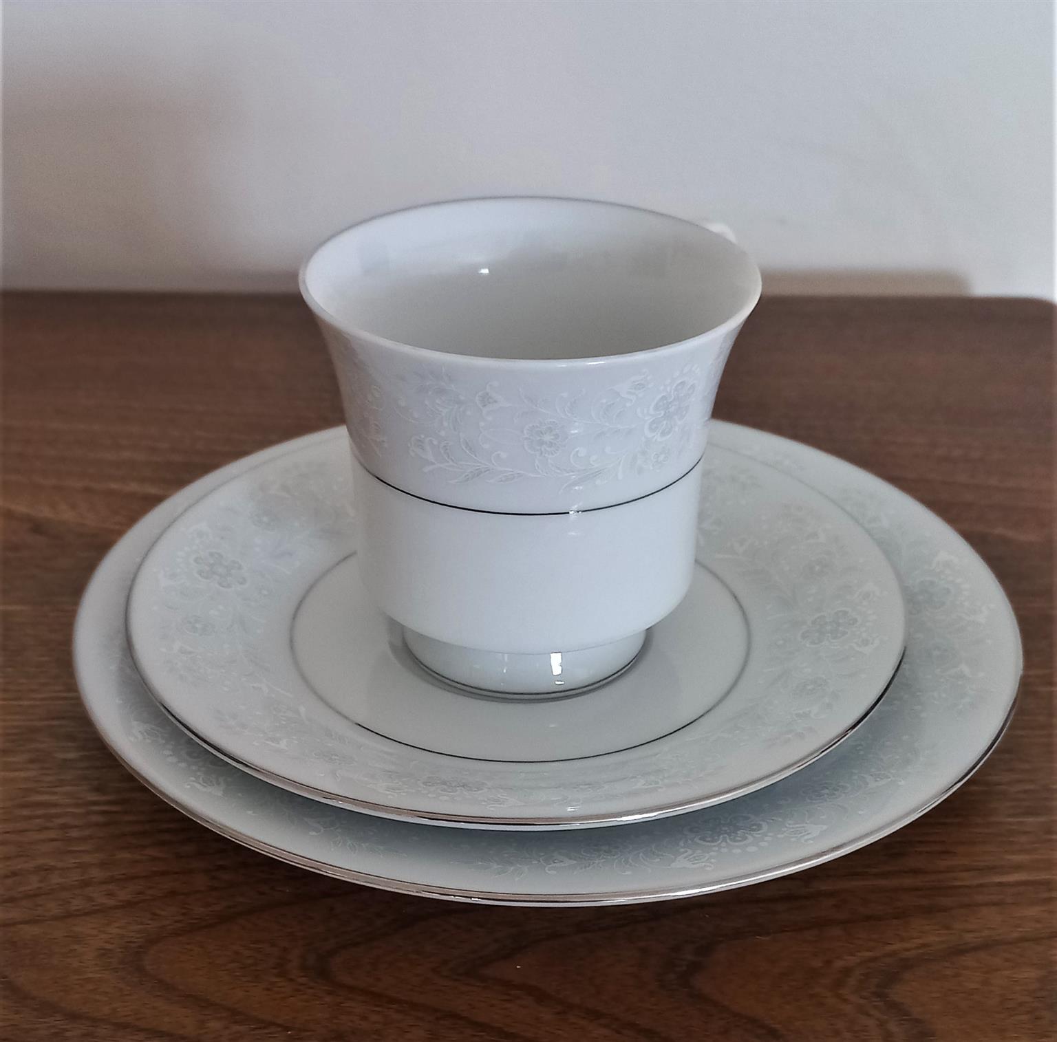Crown Ming Fine China Set Crown Ming Fine China Set