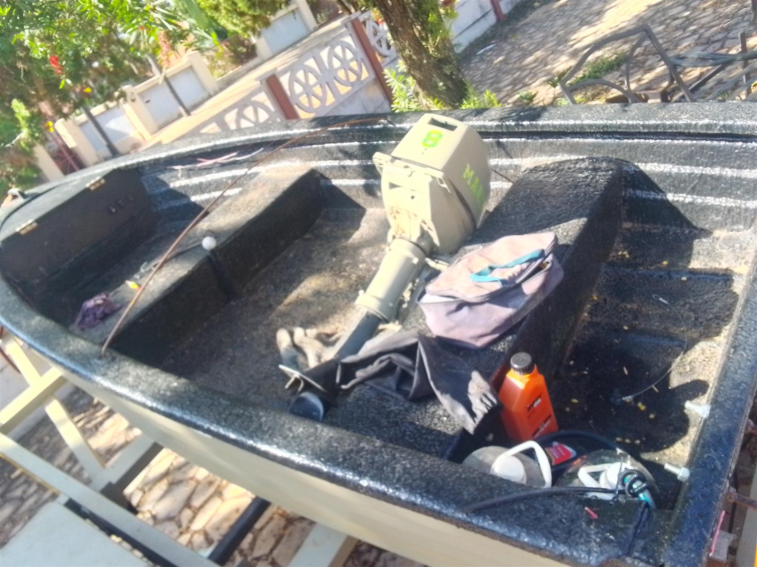 Bait boat with 2 motors