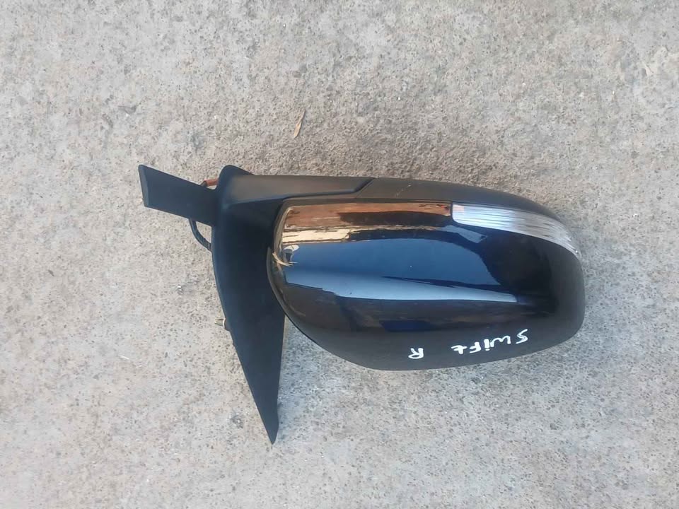 Suzuki swift right side mirror - Private Seller Suzuki swift right side mirror - Private Seller