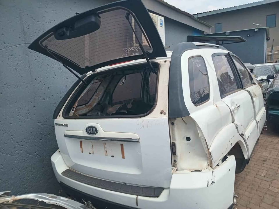 2009 kia spotage 2l automatic stripping for parts @ circle 7 used parts - Private Seller