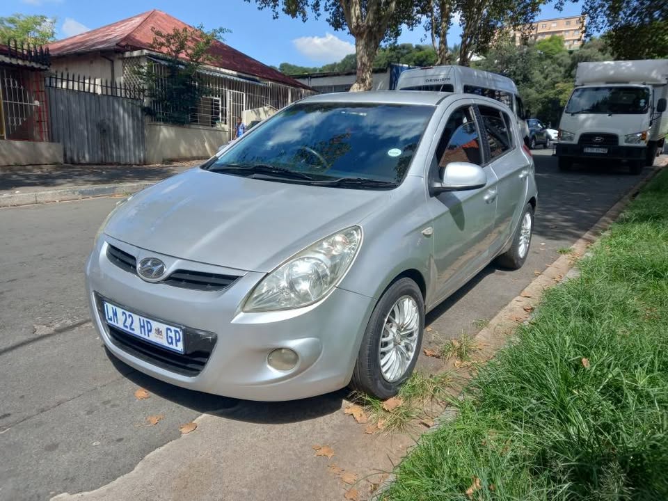 2012 Hyundai i20 Petrol, 1.2 Manual, Silver, 120000kms