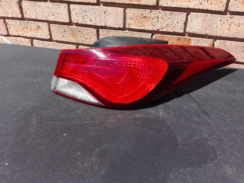 Hyundai Elantra Right Rear Taillight - Private Seller Hyundai Elantra Right Rear Taillight - Private Seller