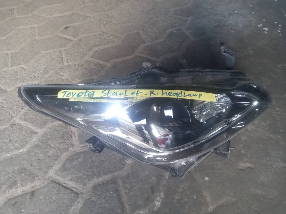 TOYOTA STARLET HEADLIGHT RIGHT SIDE - Private Seller TOYOTA STARLET HEADLIGHT RIGHT SIDE - Private Seller