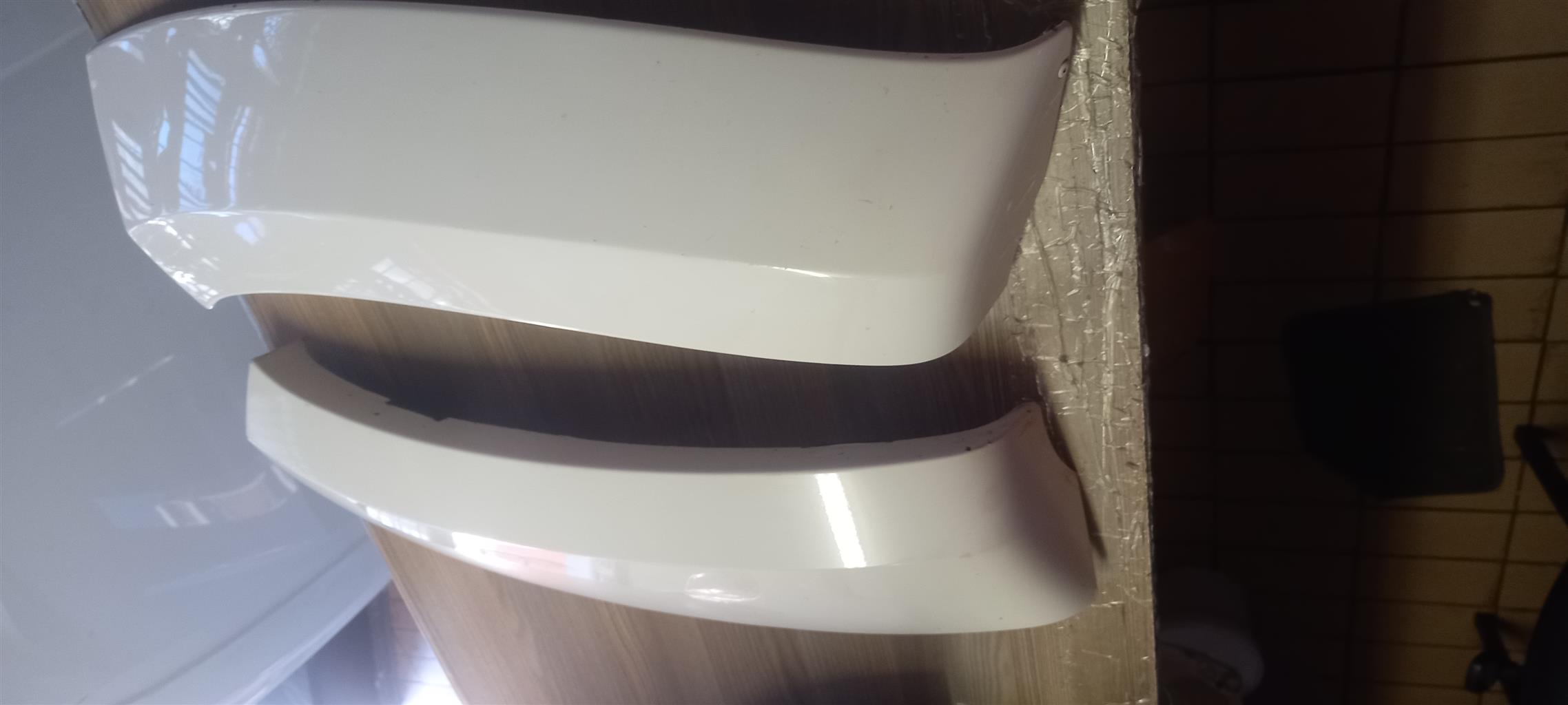 2019 AMAROK WHEEL ARCH LEFT AND RIGHT FOR SALE (WHITE) - Private Seller 2019 AMAROK WHEEL ARCH LEFT AND RIGHT FOR SALE (WHITE) - Private Seller