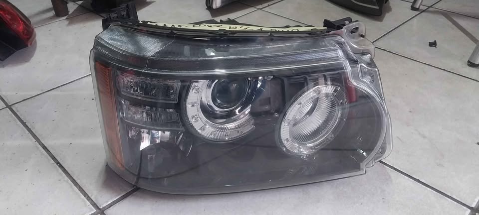 LAND ROVER DISCOVERY HEADLIGHT RHS - Private Seller LAND ROVER DISCOVERY HEADLIGHT RHS - Private Seller