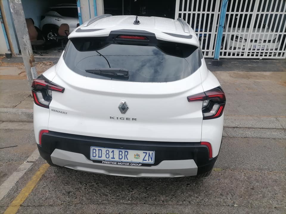 2024 Renault Kiger 1.0 SUV Easy-R with a Nice interior seat Reserves Camera and Service book