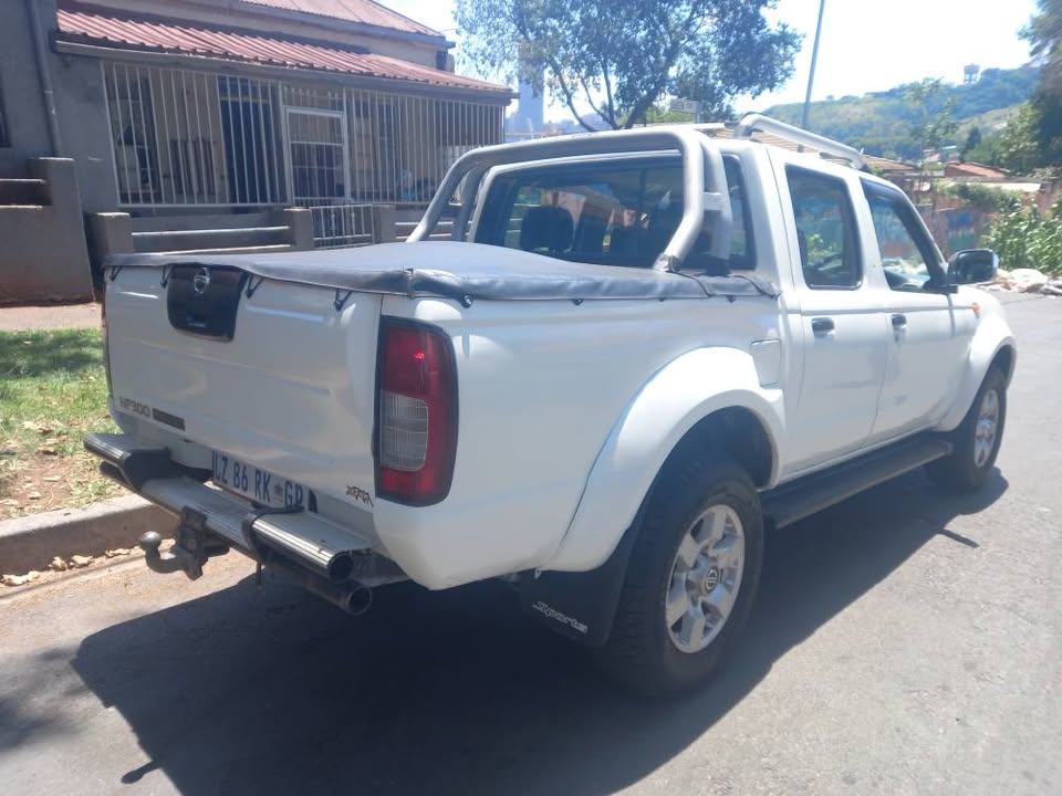 2018 Nissan NP300 Hardbody 2.5 Diesel Double Cab, Manual, White Color, Mileage 87000kms