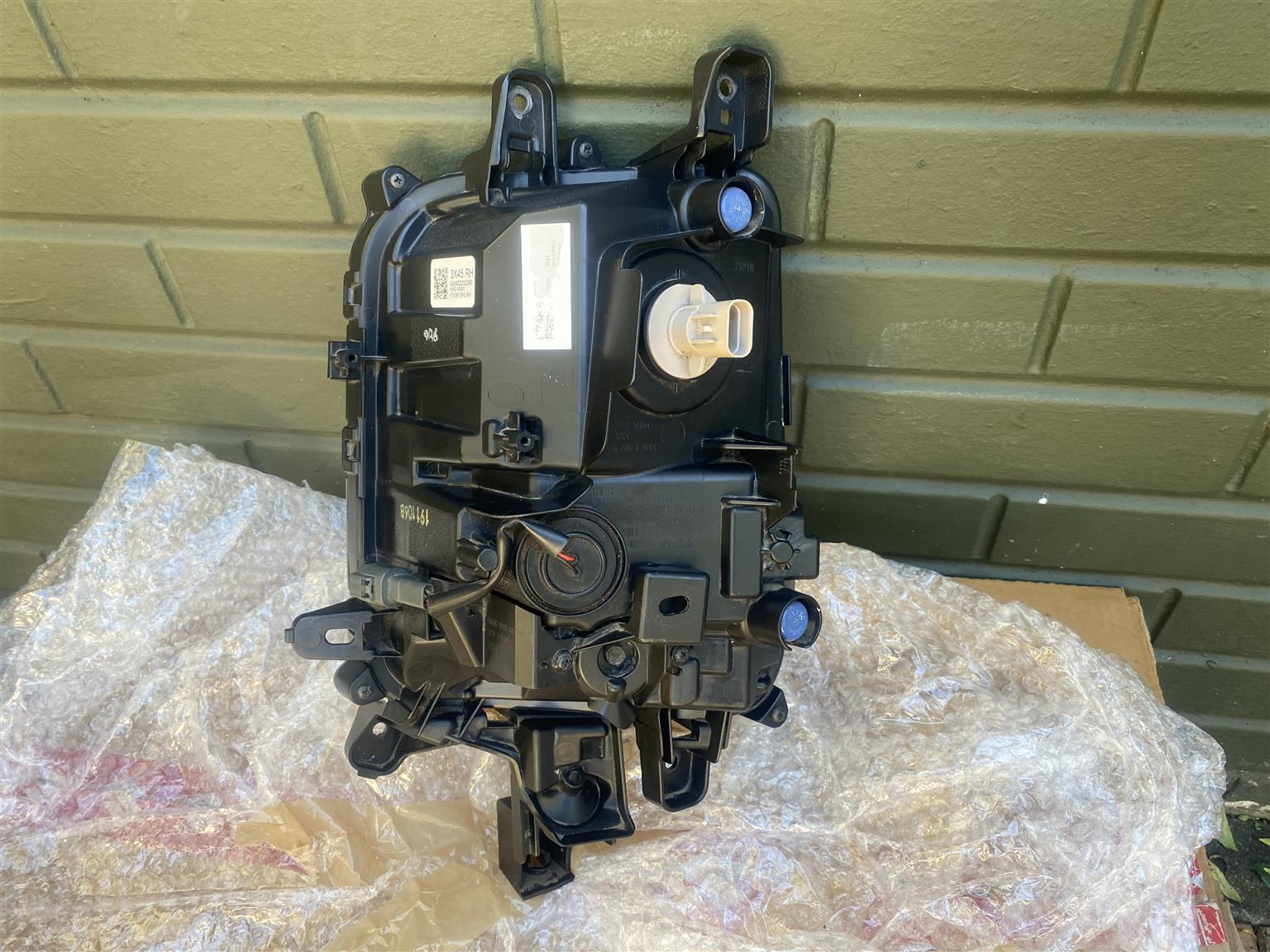 2023 MITSUBISHI ASX HEADLIGHT RIGHT SIDE FOR SALE. BRAND NEW - Private Seller 2023 MITSUBISHI ASX HEADLIGHT RIGHT SIDE FOR SALE. BRAND NEW - Private Seller