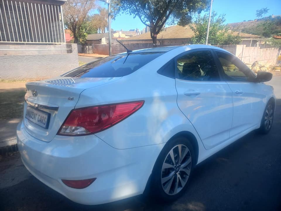 2017 HYUNDAI ACCENT SEDAN 1.6 GLS PETROL, MANUAL, WHITE COLOR, MILEAGE