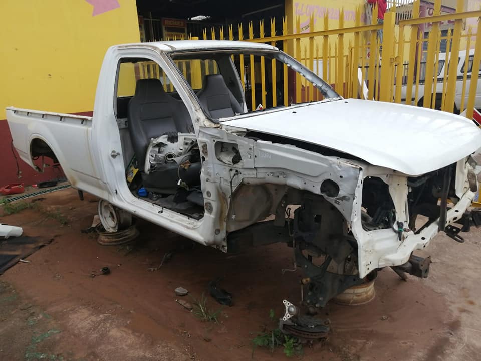 ISUZU bakkie go big shape stripping for spares - Private Seller