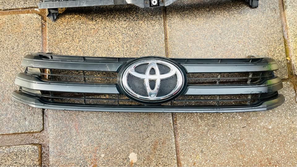 Toyota Hilux GD6 grill - Private Seller Toyota Hilux GD6 grill - Private Seller