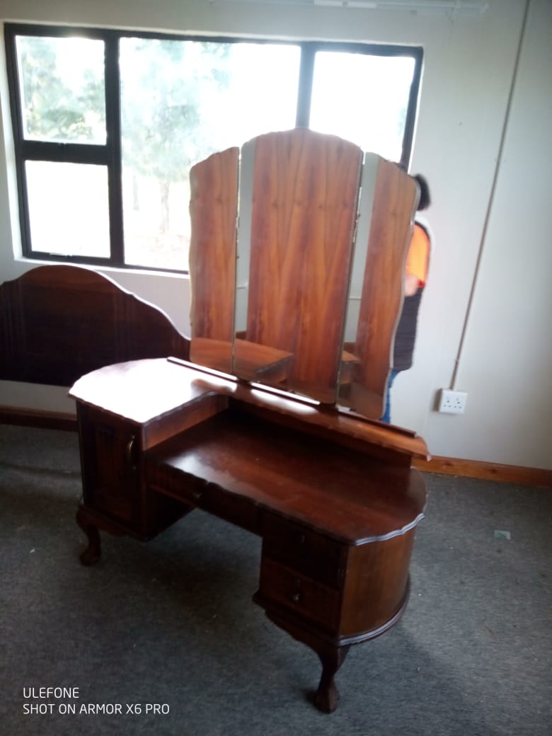 Selling a Amfra bethlehem bedroom set