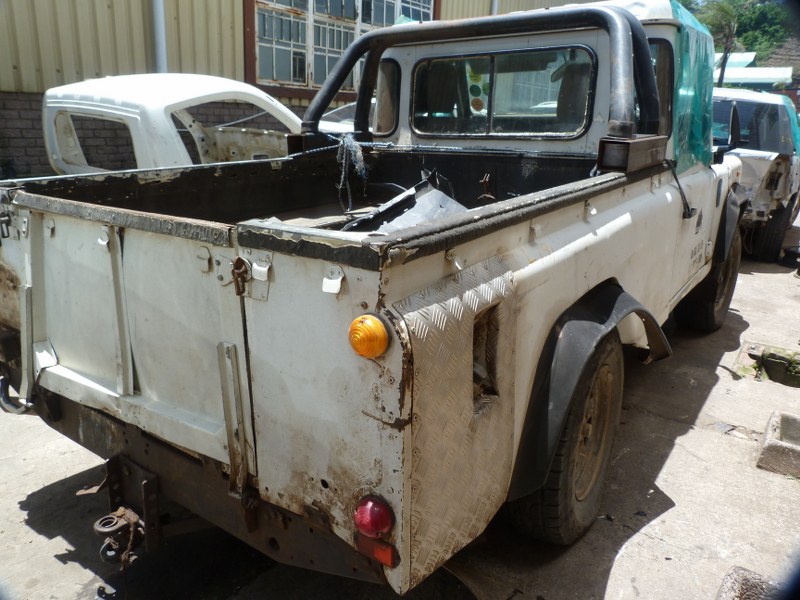 Land Rover Defender 110 TDI Pickup Manual White - 1996 STRIPPING FOR SPARES - Private Seller Land Rover Defender 110 TDI Pickup Manual White - 1996 STRIPPING FOR SPARES - Private Seller