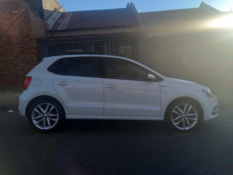 2016 VW POLO HATCHBACK 1.2 TSI ENGINE PETROL, AUTOMATIC DSG SUNROOF, WHITE COLOR, 98000KM