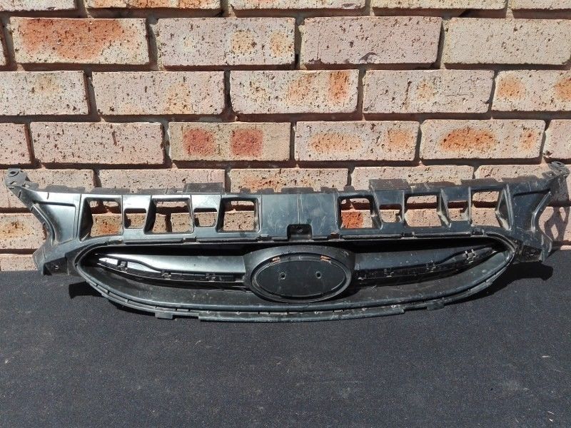 Hyundai Accent Main Grill - Private Seller Hyundai Accent Main Grill - Private Seller