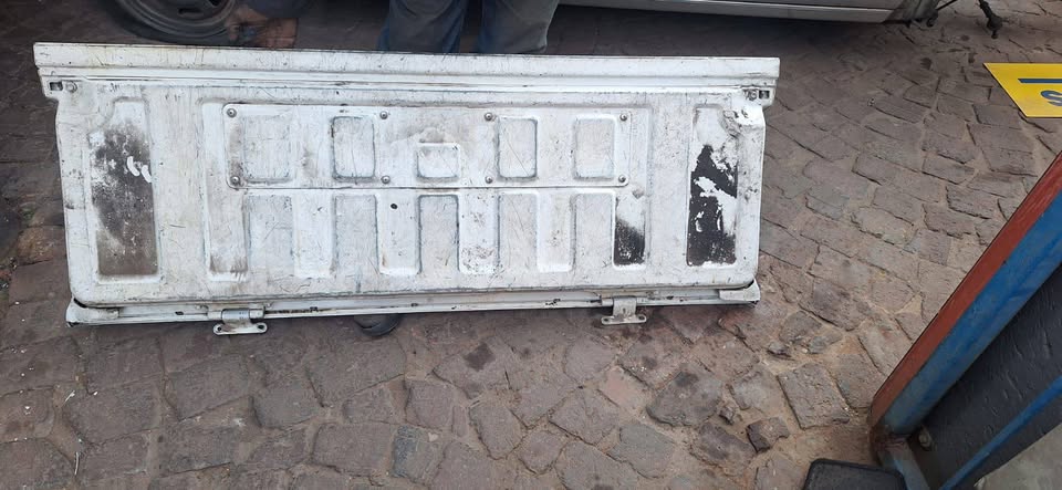 Toyota hilux d4d single cap tailgate