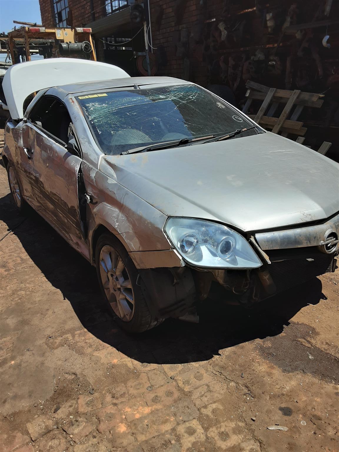Stripping Opel Tigra Convertible 2005 for Spares - Private Seller