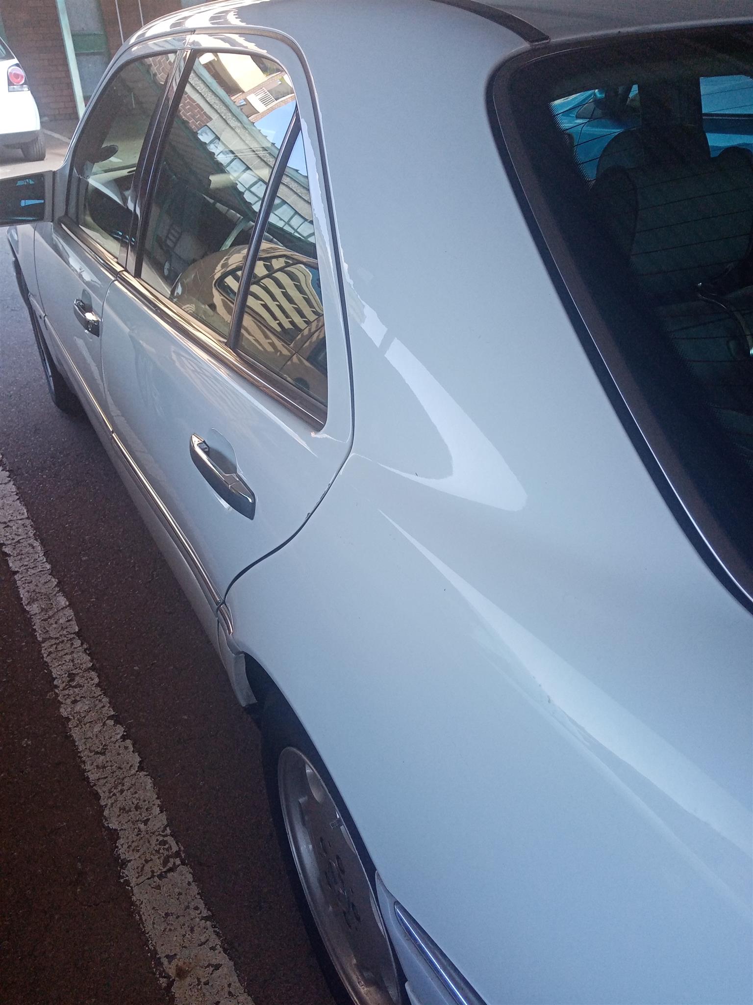 Mercedes w202 c220 1995 well looked after new windscreen, new suspension,. 