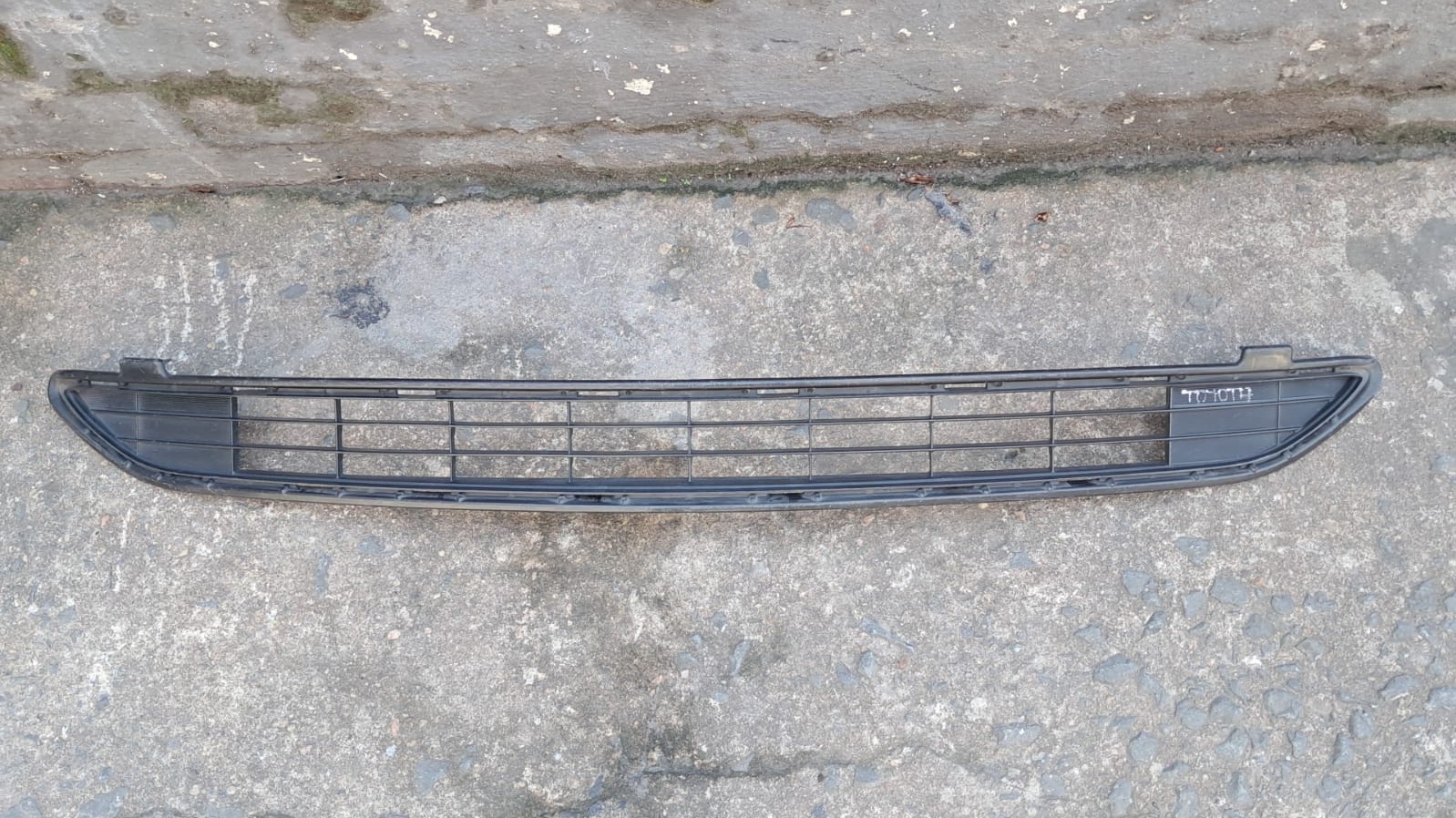 Toyota rav 4 centre grille 2015-18 - Private Seller Toyota rav 4 centre grille 2015-18 - Private Seller