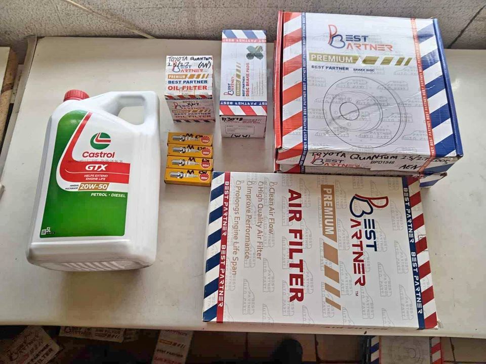 Toyota Quantum 2.7i 2010-2019 service kit including Brake discs selling - Private Seller