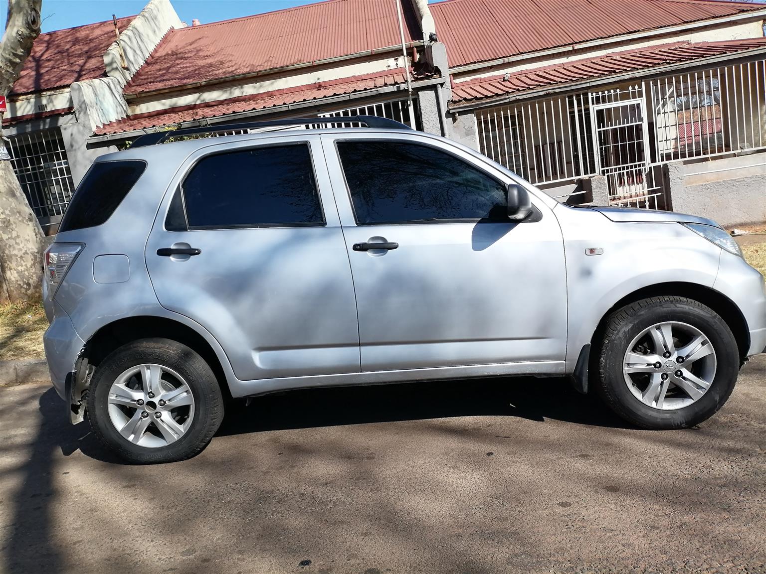 2010 DAIHATSU TERIOS 1.5 MANUAL TRANSMISSION IN EXCELLENT CONDITION