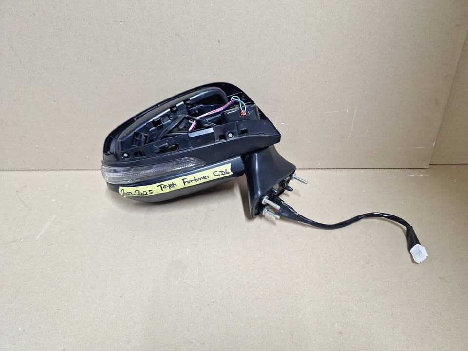 Toyota Fortuner GD6 RHS Mirror (2023 - 2025) - Private Seller