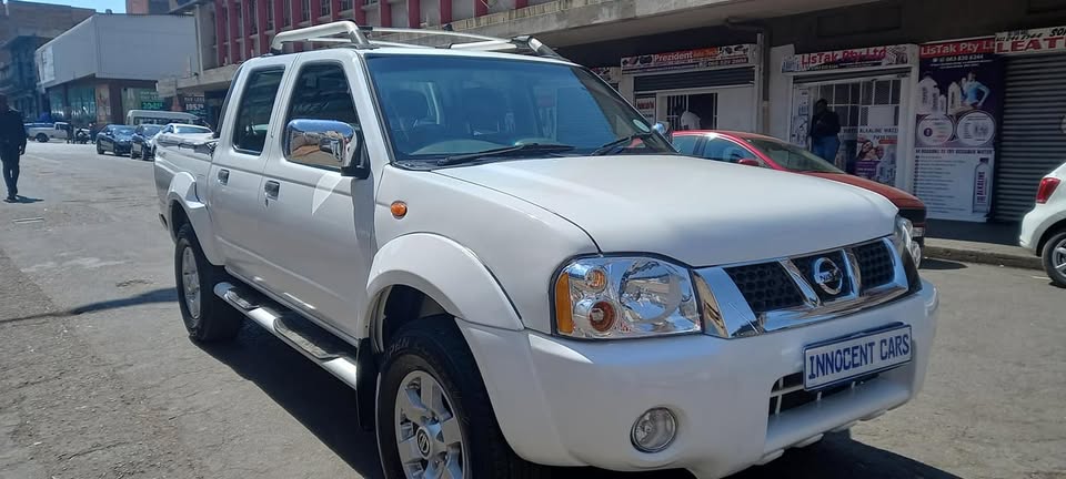 2015 NISSAN NP300 2.4 MANUAL.. PETROL.. DOUBLE CAB 96000KM WHITE COLOR