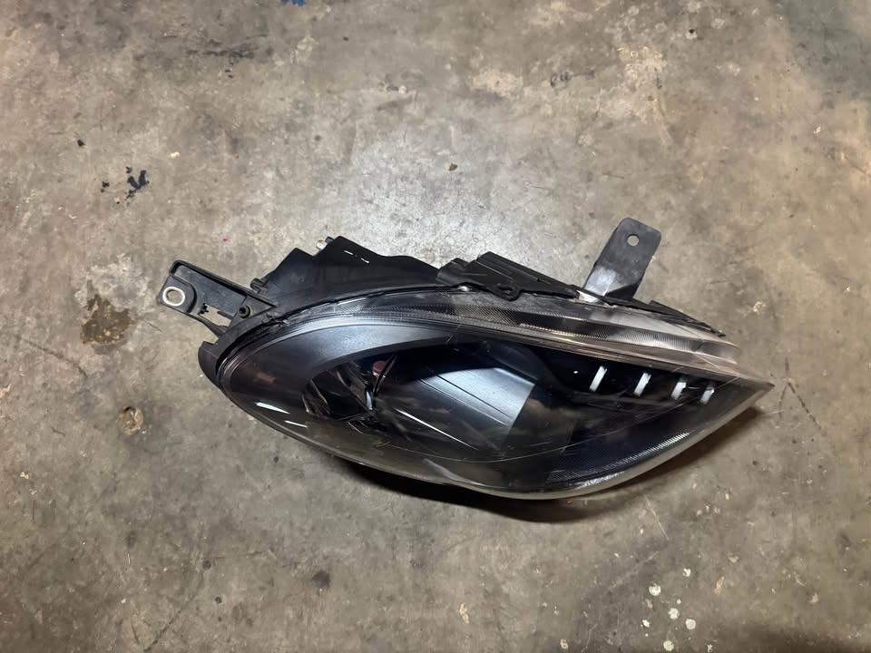 Alfa Romeo Giulietta Right Headlight - Private Seller Alfa Romeo Giulietta Right Headlight - Private Seller
