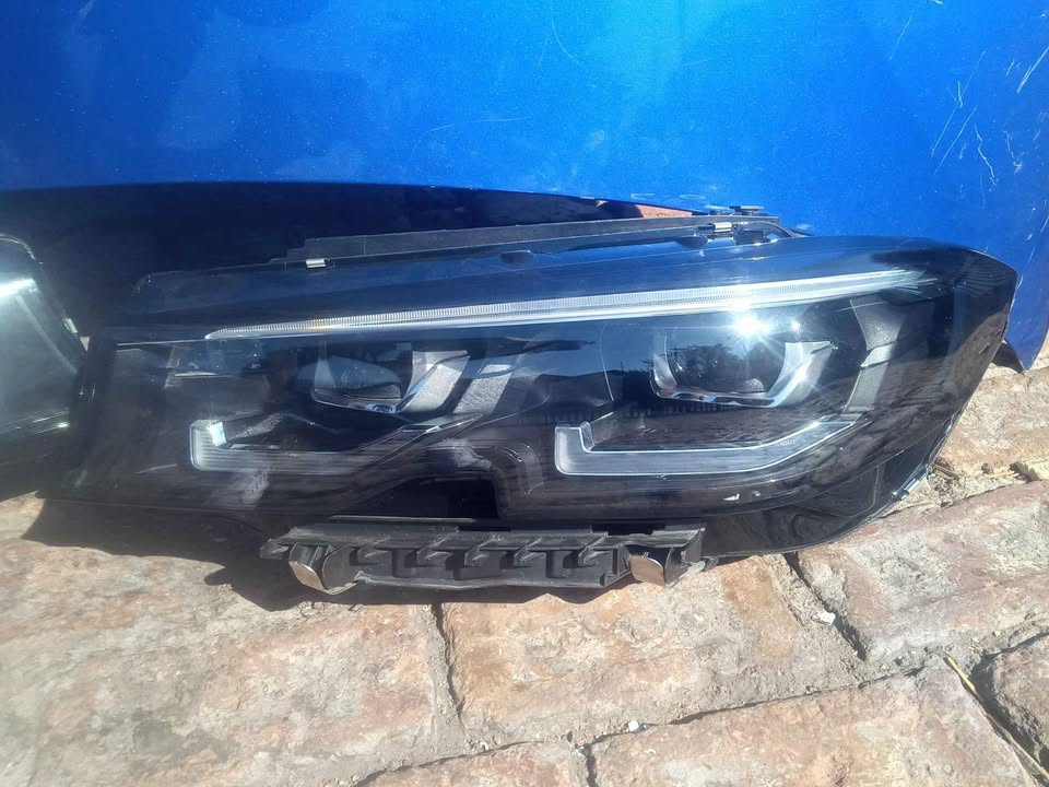 BMW G20 front bumper, bonnet and headlights