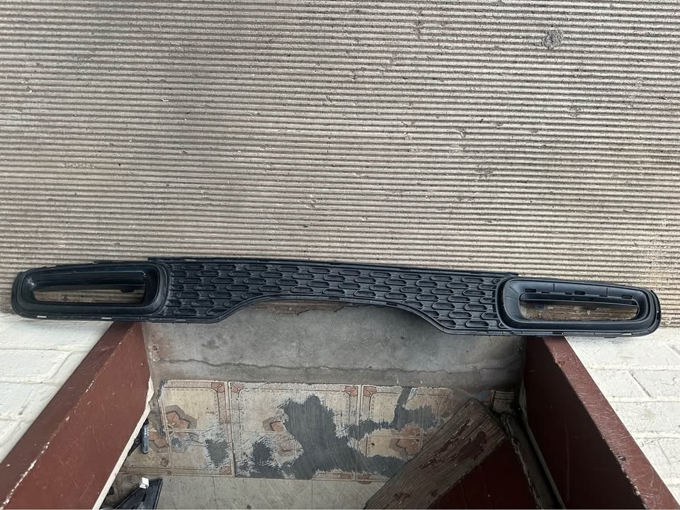 Rear Bumper Mini Cooper rear bumper spoiler PDC Trim - Private Seller Rear Bumper Mini Cooper rear bumper spoiler PDC Trim - Private Seller