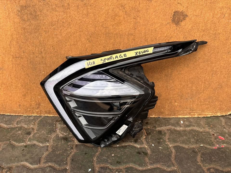 Kia Sportage Headlight Xenon - Private Seller Kia Sportage Headlight Xenon - Private Seller