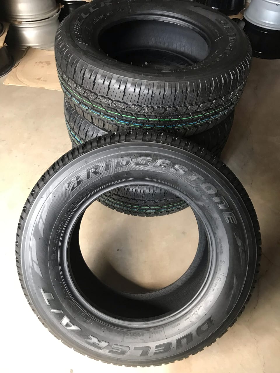 Bridgestone dueler 265/65/17 - Private Seller