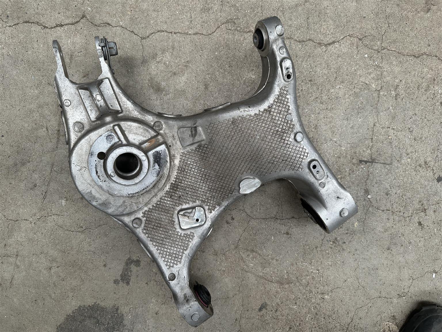 Jaguar F-pace /Range Rover Velar Left Lower Control arm - Private Seller Jaguar F-pace /Range Rover Velar Left Lower Control arm - Private Seller