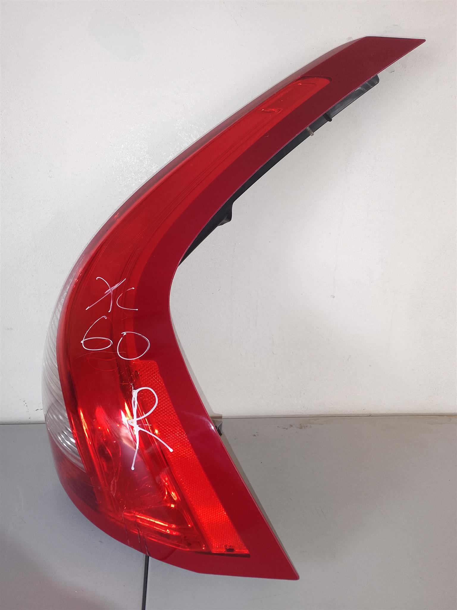 VOLVO XC60 RIGHT TAIL LIGHT FOR SALE (DELIVERY AVAILABLE NATION WIDE) - Private Seller