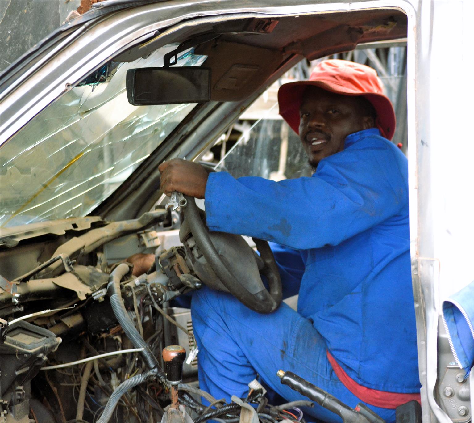 1999 Isuzu KB 320i - Available for Spares