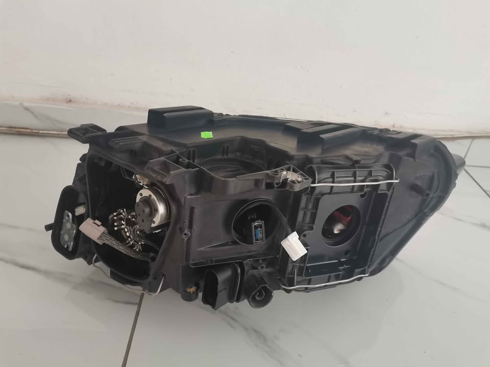 Audi Q5 xenon headlight right 2014-2017 - Private Seller
