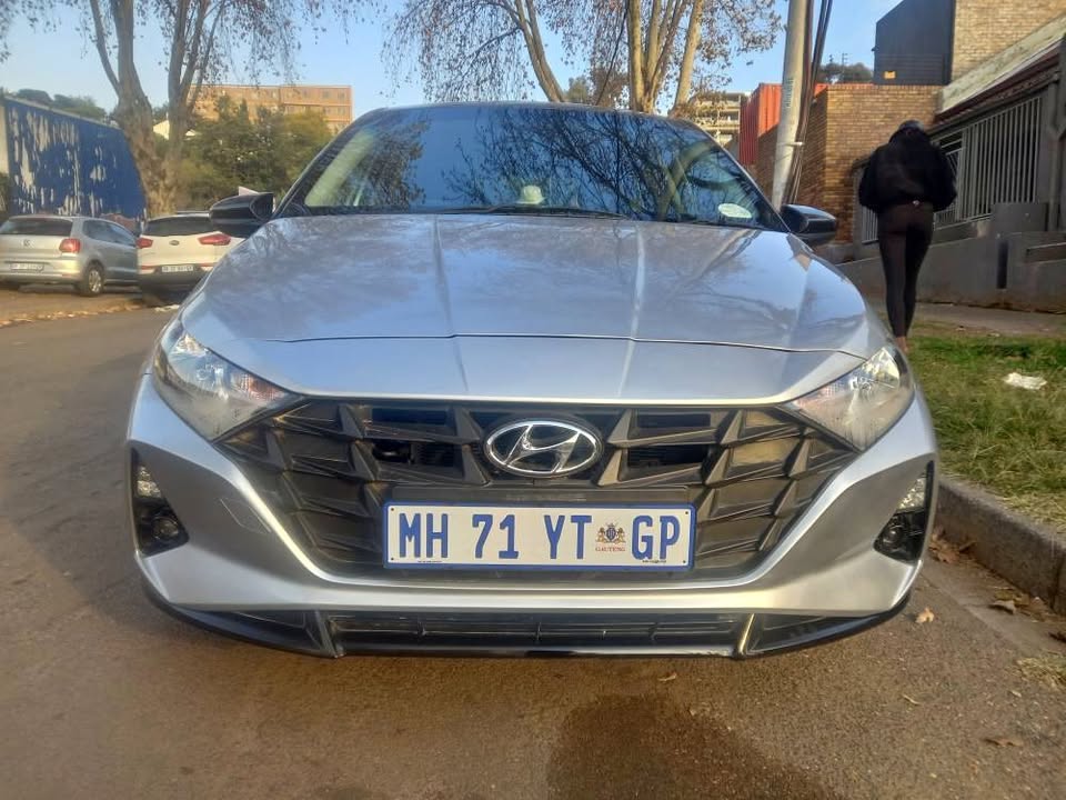 2021 Hyundai i20 1.2 Petrol, Automatic, Silver, 63000kms Service History.