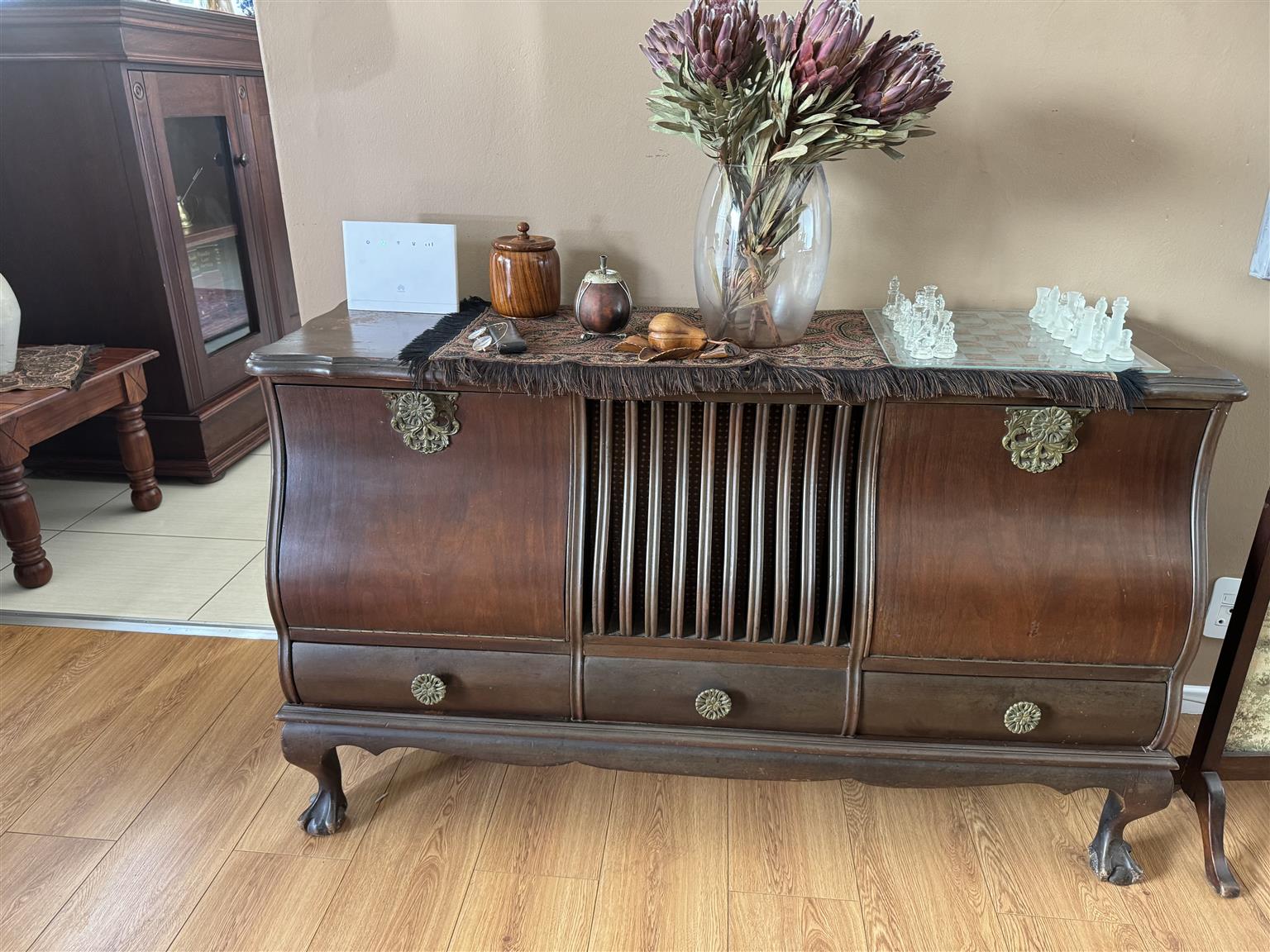 Ball and claw radio and record player