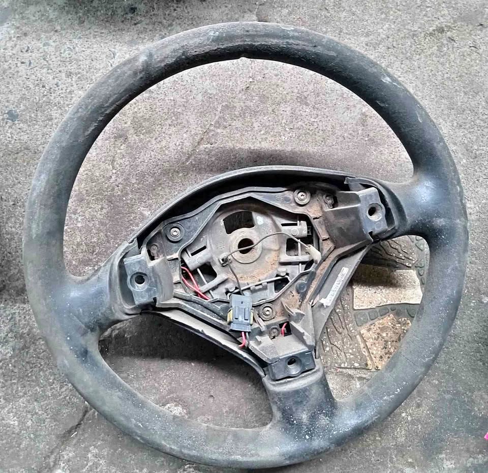 Peugeot 307 steering wheel - Private Seller Peugeot 307 steering wheel - Private Seller