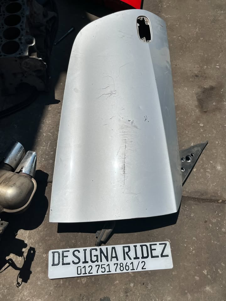 BMW E85 Z4 RIGHT & LEFT DOOR SHELL AVAILABLE. - Private Seller