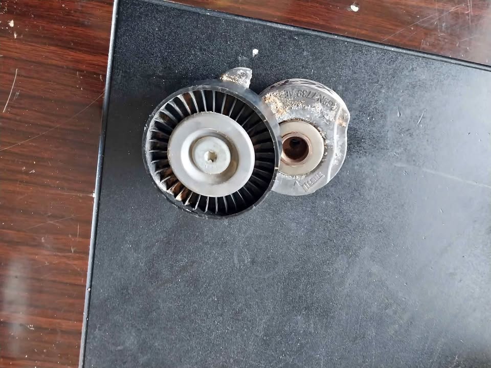 Volvo XC70 T6 2008 Tensioner for sale - Private Seller Volvo XC70 T6 2008 Tensioner for sale - Private Seller