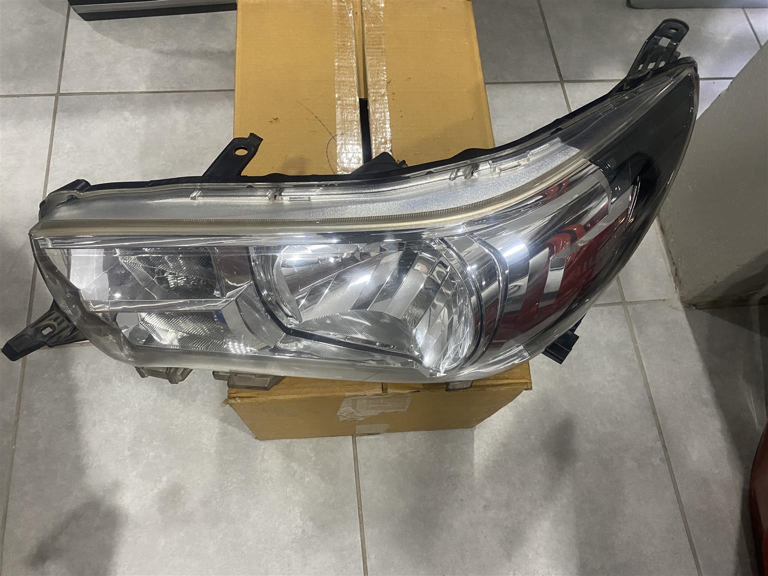 2017 TOYOTA HILUX GD-6 HALOGEN HEADLIGHT LEFT SIDE FOR SALE. - Private Seller 2017 TOYOTA HILUX GD-6 HALOGEN HEADLIGHT LEFT SIDE FOR SALE. - Private Seller