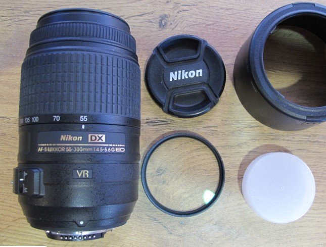 Nikon AF-S 55-300mm f4.5-5.6 G ED DX VR Lens LIKE NEW