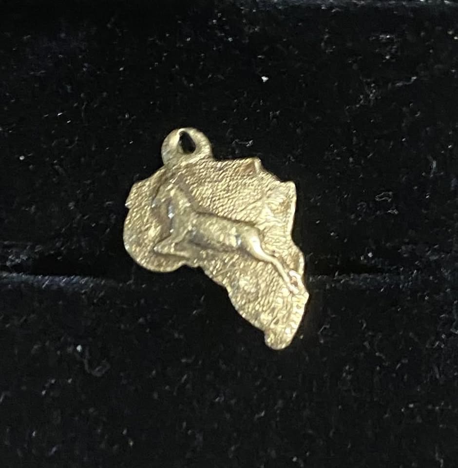 unique and extremely rare find! Vintage 9ct gold charm/pendant