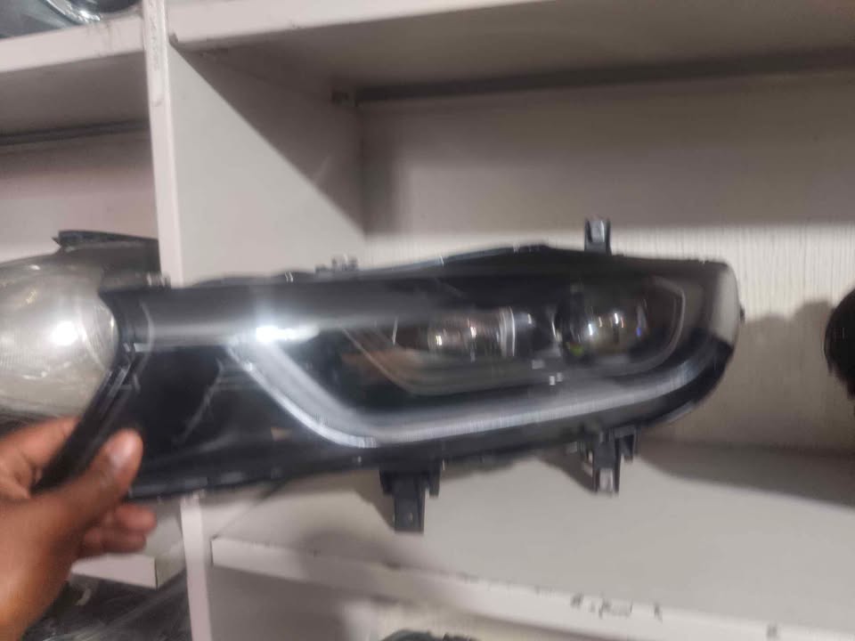 BMW i8 left headlight - Private Seller BMW i8 left headlight - Private Seller