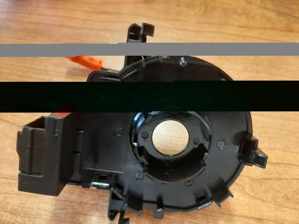 TOYOTA HILUX D4D STEERING WHEEL SLIPERING BUTTON TYPE. FOR VARIOUS OTHER CAR - Private Seller